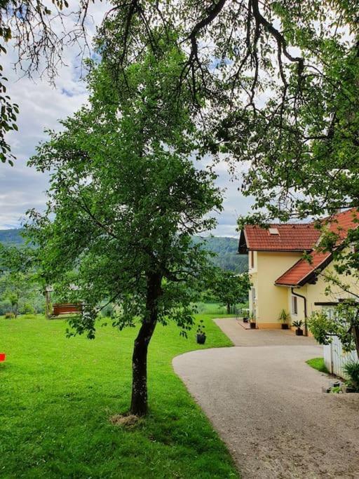 Charmantes Ferienhaus In Bester Lage Keutschach am See Esterno foto